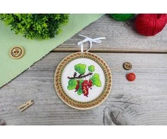 MP Studia Kryželiu siuvinėjimo rinkinys ant medžio „Vasaros uogos – serbentai“ 10x10 cm