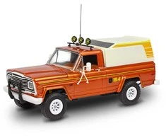 Revell '79 Jeep J-10 pikapas su kemperiu 1/24 surenkamas modelis