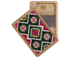 Wonderland Crafts Karoliukų siuvinėjimo rinkinys adatų dėžutei, PRECIOSA, 6 spalvos, 6×9 cm