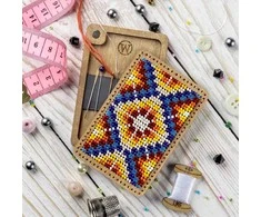 Wonderland Crafts Karoliukų siuvinėjimo rinkinys adatinės dėžutei 6×9 cm, 7 spalvos, 975 vnt.
