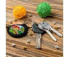 Wonderland Crafts Siuvinėjimo kryželiu rinkinys: namelio raktų pakabukas iš dirbtinės odos