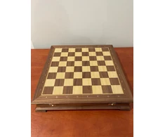 Woodgames Prabangūs rankų darbo mediniai šachmatai su dėže ir figūromis
