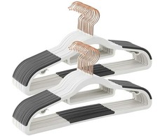 Songmics Plastikinių striukių pakabų rinkinys 30 vnt