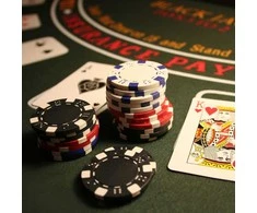 Relaxdays Pokerio dėklas su 300 lazerinių pokerio žetonų