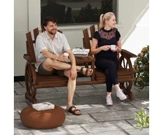 Outsunny 2 vietų sodo suoliukas, medinis, atsparus oro sąlygoms, sodo baldai su skėčio anga, ratų formos kojos, stalas, parko suoliukas iki 120 kg, balkono suoliukas, medinis suoliukas balkonui, sodui, 154x65x102 cm, apdegęs