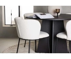 Venture Design Valgomojo komplektas Bootcut apvalus valgomojo stalas ir Edina valgomojo kėdės 110 cm juodos ir baltos spalvos MDF ir boucle audinys