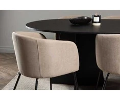 Venture Design Valgomojo stalo ir kėdžių komplektas Bootcut ovalus valgomojo stalas ir Berit kėdė 230x115 cm juoda smėlio spalvos audinys