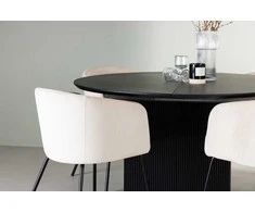 Venture Design Valgomojo stalo ir kėdžių komplektas Matilda valgomojo stalas ir Berit kėdė 130 cm juoda smėlio spalvos MDF aksomas