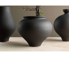 Venture Design Vaza, stovas, ø18 cm, juoda