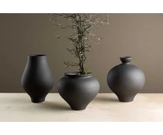 Venture Design Vaza, stovas, ø18 cm, juoda