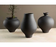 Venture Design Vaza, stovas, juoda
