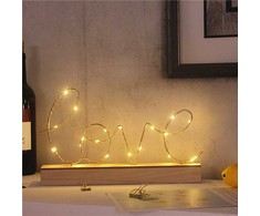 "LOVE" stovima dekoracija su LED apšvietimu
