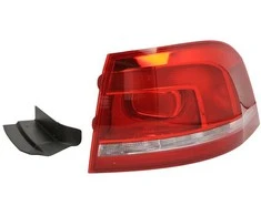 Galinis žibintas TYC VW Passat B7 Universalas 2010-2014
