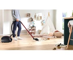 Bosch 4 serijos BGB41POW1 850 W juodas dulkių siurblys su maišeliu