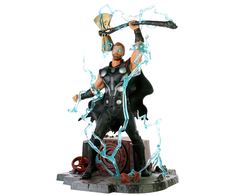 Diamond Select Marvel Avengers Thor diorama figure