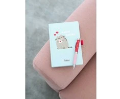 Pusheen Purfect Love Collection A5 Premium užrašų knygutė su šviečiančiu rašikliu