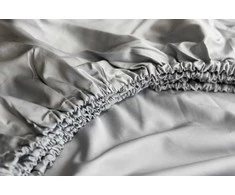 MIEGO GURU PREMIUM satino paklodė su guma “Off baltas-pilka” (TC300) 90x200cm