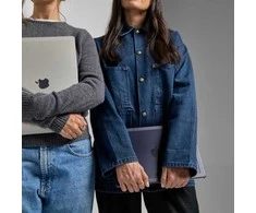 „Incase Edge Hardshell Case“ – dėklas, skirtas „MacBook Air 13 M3“ (2024) / M2 (2022) (skaidrus)