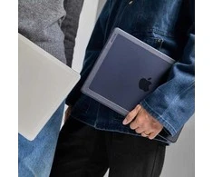 „Incase Edge Hardshell Case“ – dėklas, skirtas „MacBook Air 13 M3“ (2024) / M2 (2022) (juodas)
