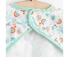 Kūdikio prijuostė su antkrūtiniu New Baby 42x35 žalia