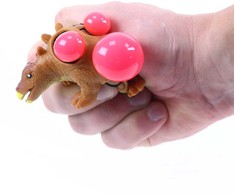 Rappa suspaudžiant dinozaurą, keičiantis spalvą 5–9 cm