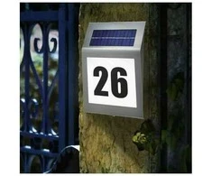 Izoxis Saulės energija maitinamas šviečiantis namo numeris