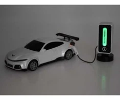 Jokomisiada Automobilis + įkrovimo stotelė Elektromobilių spalvoti žibintai RC0687