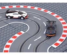 Jokomisiada Bugatti lenktynių trasa su 2 blokais nuotolinio valdymo automobiliais! Labai smagus RC0664