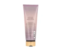 Victoria Secrets Victoria`s Secret Velvet Petals Shimmer Losjonas kūnui 236ml