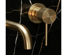 Paslėptas Praustuvo Maišytuvas Rea Lungo Stripe Gold