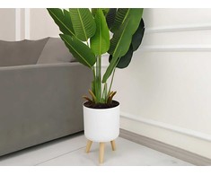 Baltas stovintis gėlių vazonas su medinėmis kojelėmis, 28 cm