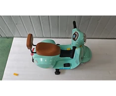 Elektrinis vaikiškas motociklas Mini Vespa GTS dizaino, su atraminiais ratukais, žalias, 66,5 × 38 × 52 cm