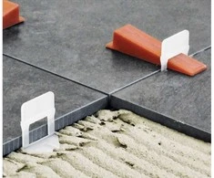 Tile levelling system 100 clips 100 wedges