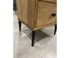 RETRO 35cm Ąžuolinė spintelė prie lovos metalinėmis kojelėmis : Apdaila - Be apdailos, Aukštis - 54cm