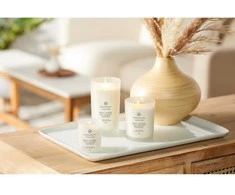 Chesapeake Bay Candle vidutinė žvakė – Peace &amp; Tranquility (Cashmere Jasmine)