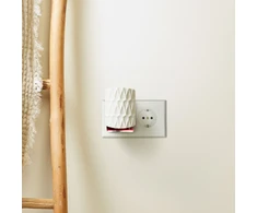 Yankee Candle kvapų difuzoriaus ScentPlug rinkinys (EU kištukas) – Juodas Cherry "Organic Pattern“ dizainas