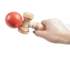 „KENDAMA“ Medinis įgūdžių žaidimas - raudonas