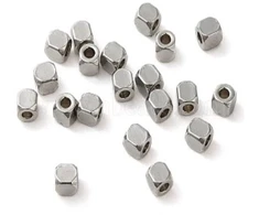 RAINBOW Metaliniai karoliukai 4 mm 20 vnt., spalva sidabro