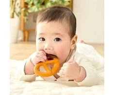 Kramtukas kūdikiams EDISONmama „Kamikami Baby Pretzel“, nuo 3 mėn., KJ420312