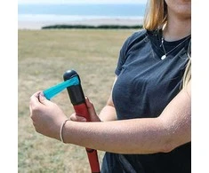 KONG HandiPOD kamuoliukų metiklis – Ergonomiška sviedimo lazda su integruotu šiukšlių maišelių dozatoriumi