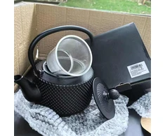 Ketaus arbatinukas su metaliniu sieteliu TR2309A