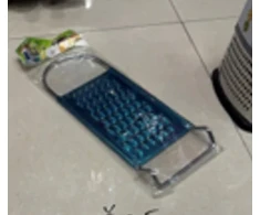 Plokščia virtuvinė tarka su rankena