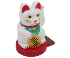 Saulės energija veikianti sėkmės katė „Maneki Neko“