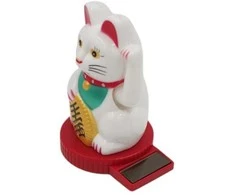 Saulės energija veikianti sėkmės katė „Maneki Neko“