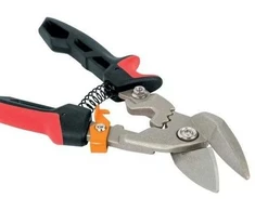 „Fiskars PowerGear“ aviacijos pjovimo poslinkis į kairę