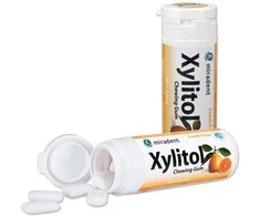 Miradent XYLITOL becukrė kramtomoji guma su ksilitoliu vaisių skonio, 30 vnt.