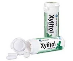 Miradent XYLITOL becukrė kramtomoji guma su ksilitoliu mėtų skonio, 30 vnt.