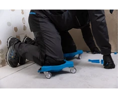 Knee pads with wheels