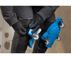 Knee pads with wheels