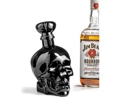 Juodas kaukolės formos grafinas (750ml)